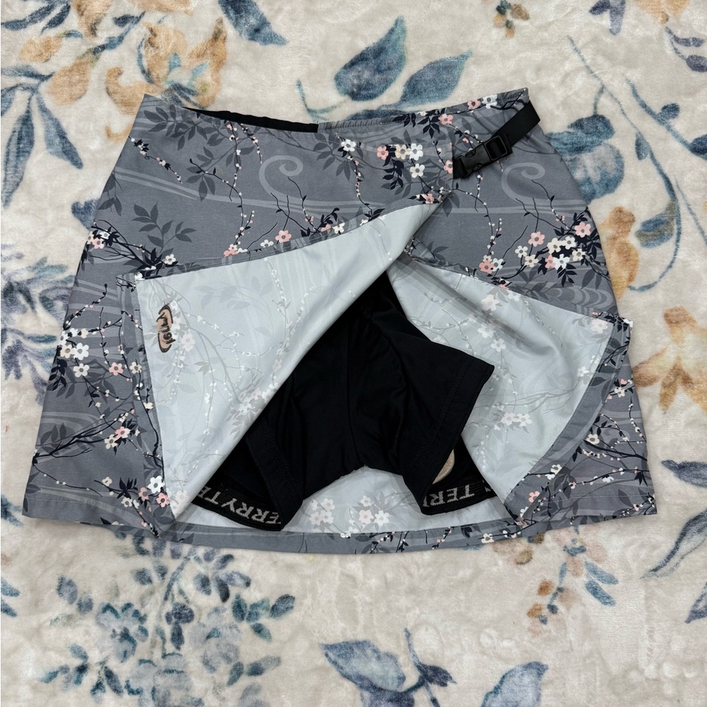 Terry Bicycles Gray Floral Skort with Black Inner Bike Shorts L